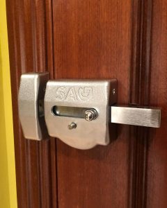 cerrojos de seguridad para puertas blindadas